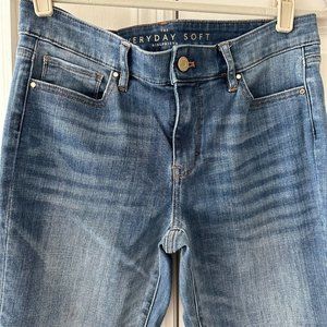White House Black Market Mid-Rise Everyday Soft Girlfriend Jeans Blue/Size 4